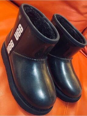 UGG Kids Black Glossy Short Boots